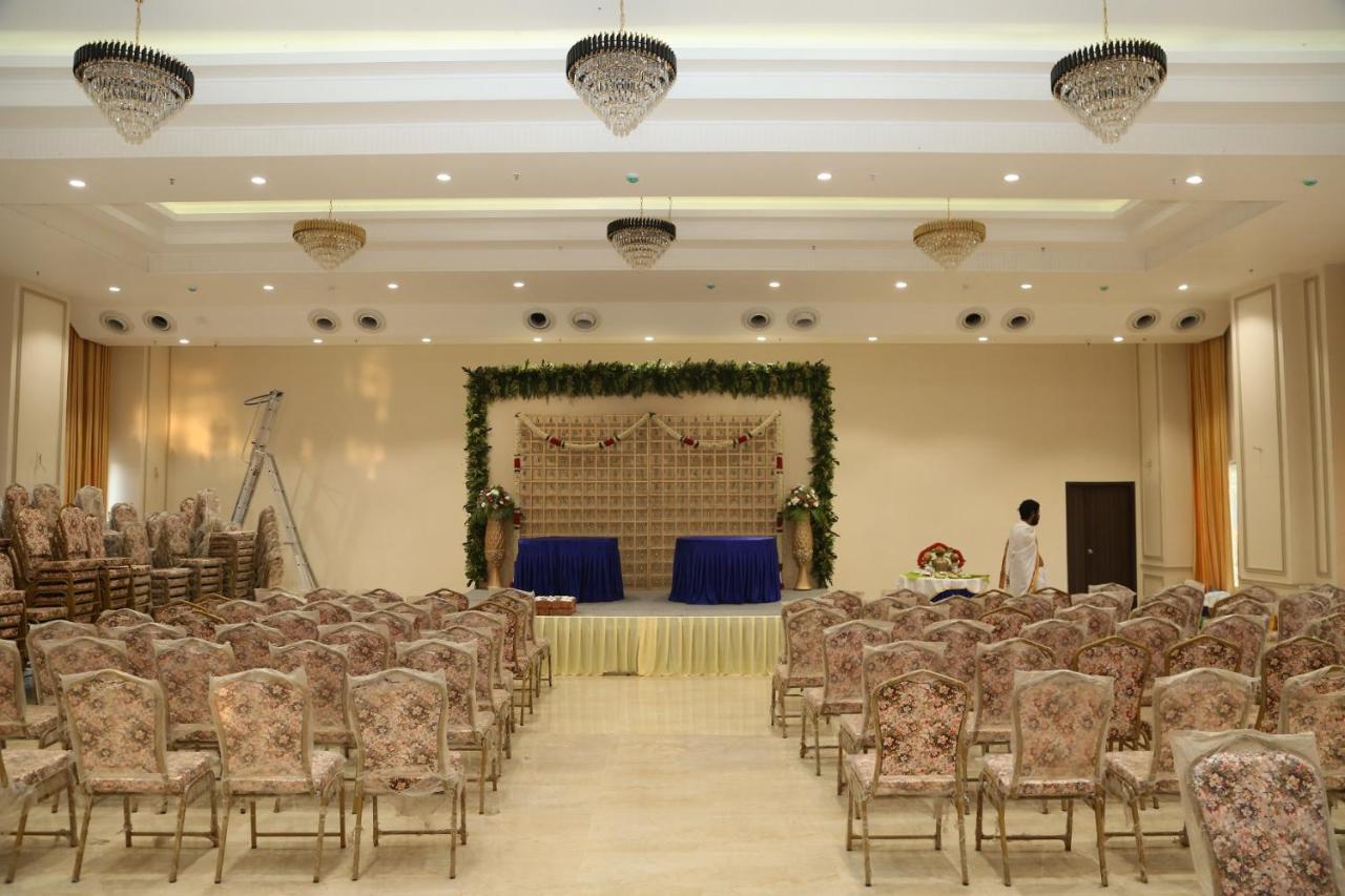 Hotel Skanda Palace Thiruttani Buitenkant foto