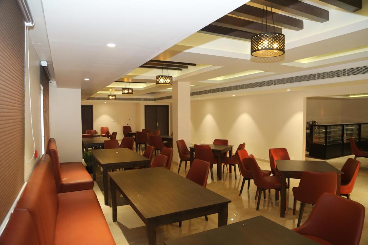 Hotel Skanda Palace Thiruttani Buitenkant foto
